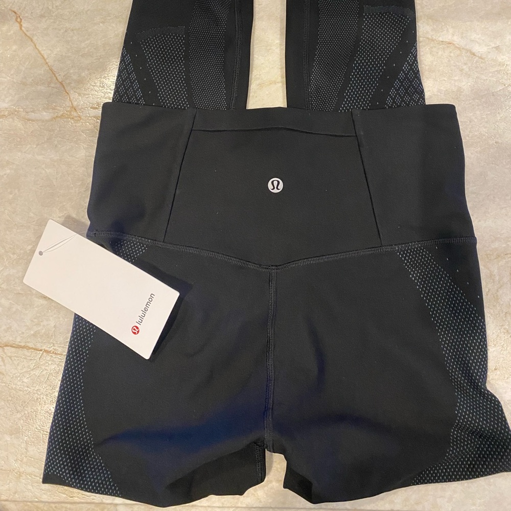 Lululemon Black / Glacier Grey Mapped Out  Tight 28" Activewear Bottoms